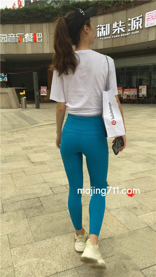 魔镜街拍 （视频）蓝色瑜伽裤[9.6G/MP4]预览图片