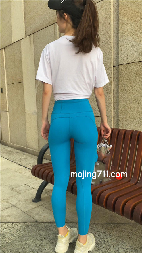 魔镜街拍 （视频）蓝色瑜伽裤[9.6G/MP4]预览图片