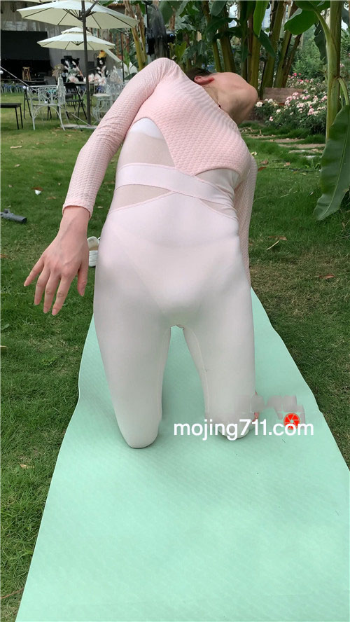 魔镜街拍 （视频）粉色瑜伽紧身[11.42G/MP4]预览图片