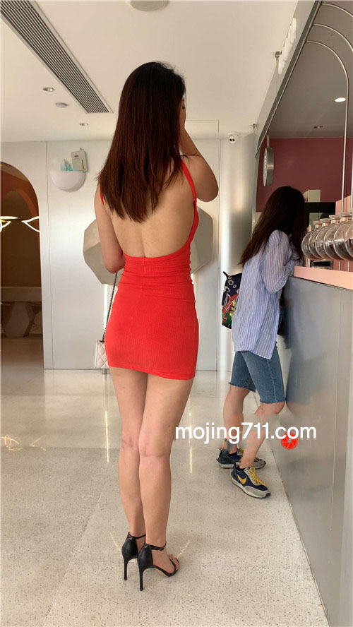 魔镜街拍 （视频）红色连体包臀裙[8.92G/MP4]预览图片
