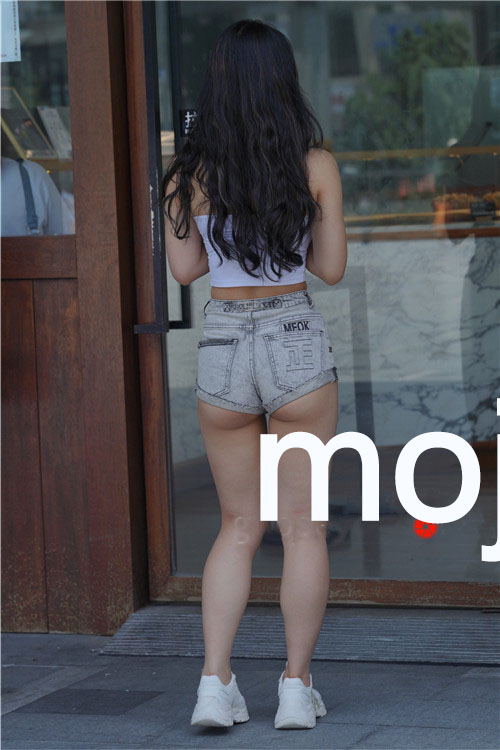 魔镜街拍 （视频）丰腴热裤 [10.57G/MP4]预览图片