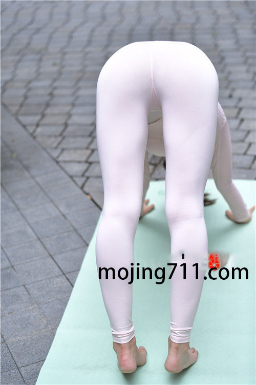 魔镜街拍 （视频）粉色瑜伽裤美女[MP4/7GB]预览图片