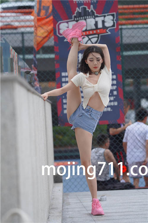 魔镜街拍 （视频）跳舞的女孩[MP4/10GB]预览图片