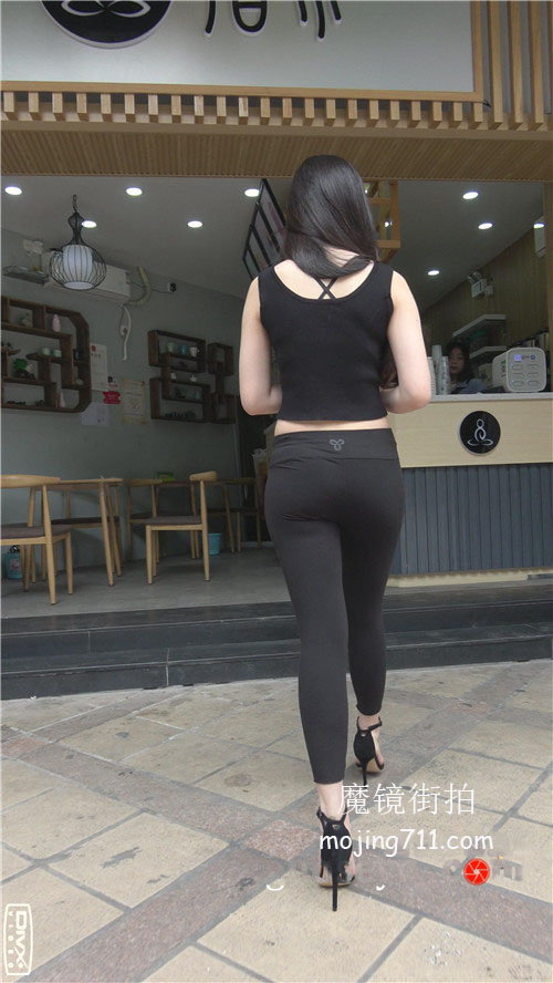 魔镜街拍 模拍高跟黑色紧身瑜伽裤美女（一）[2G/MP4]预览图片