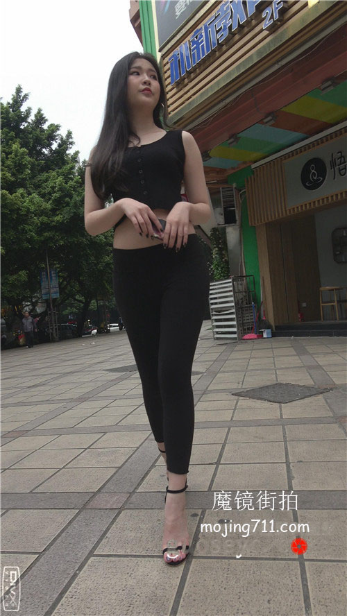 魔镜街拍 模拍高跟黑色紧身瑜伽裤美女（一）[2G/MP4]预览图片