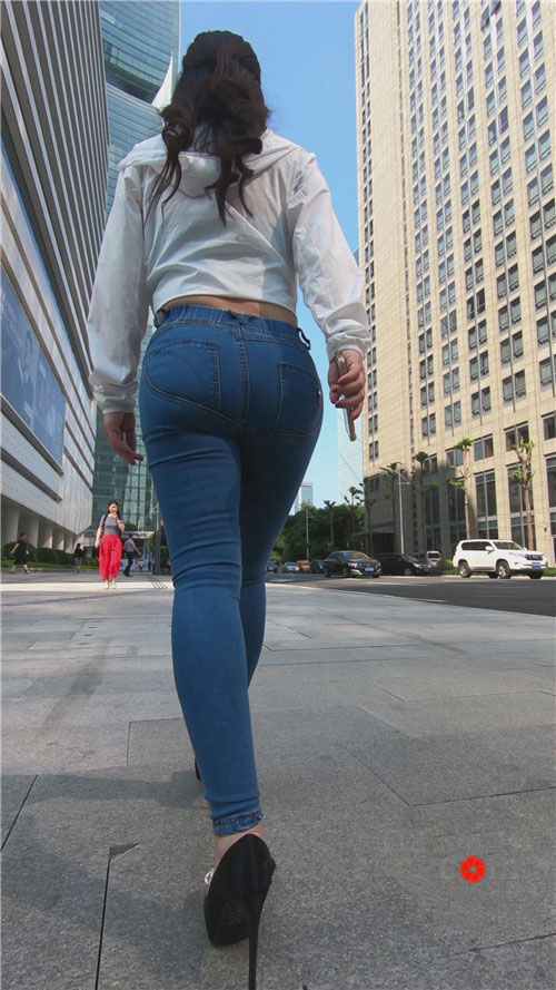 魔镜街拍 模拍漂亮牛仔裤紧身美臀美女（一）[3.48G/MP4]预览图片