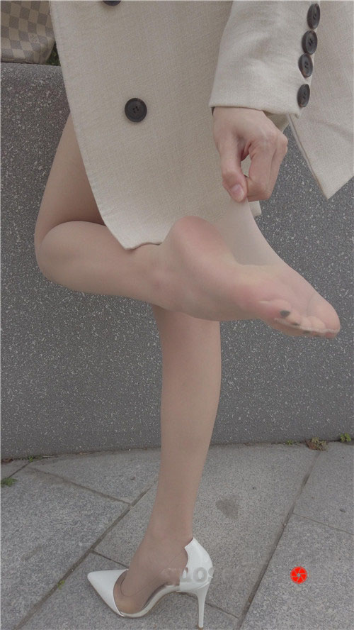 魔镜街拍 漂亮的美腿气质美女二[5.7G/MP4]预览图片