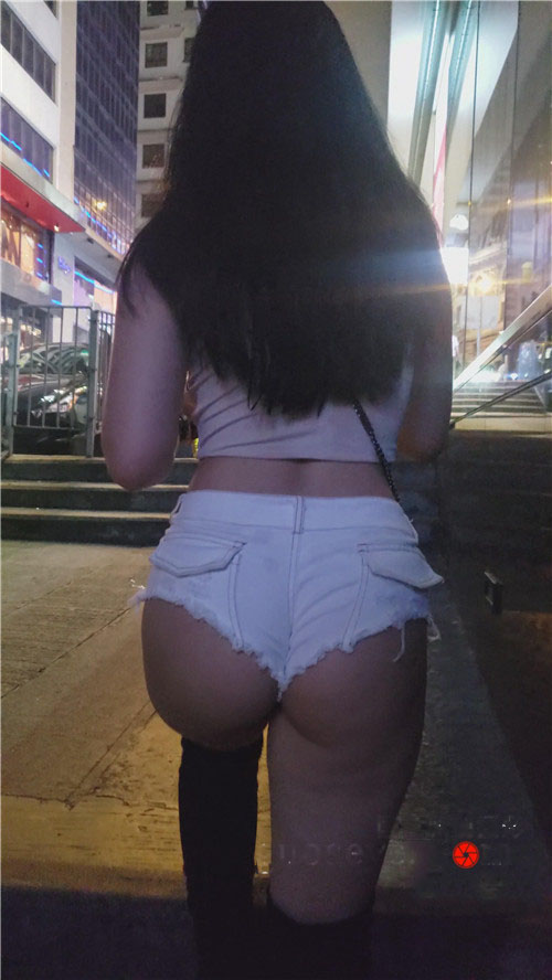 魔镜街拍 模拍白色超短裤月牙丰满美女（二）[4.89G/MP4]预览图片
