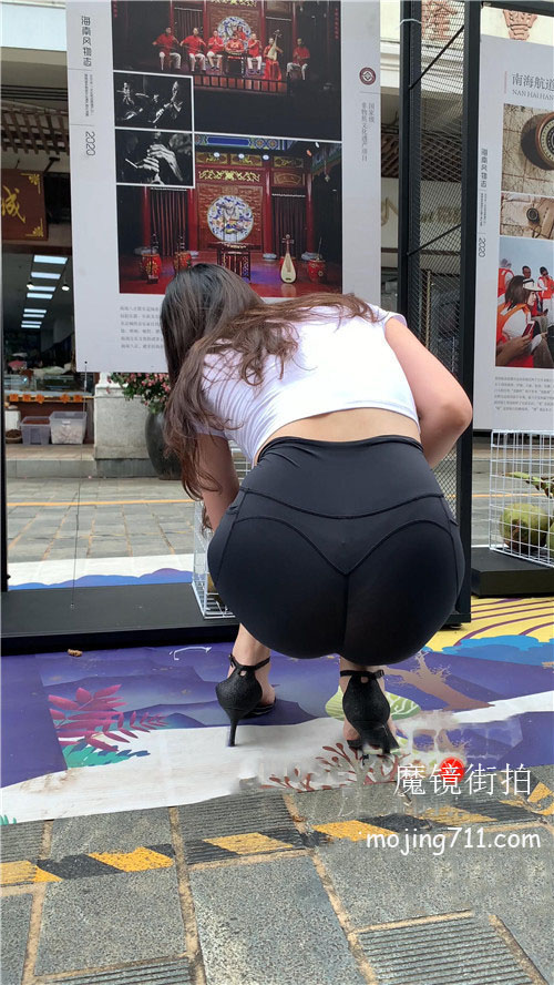 魔镜街拍 黑色瑜伽裤[4.14G/MP4]预览图片
