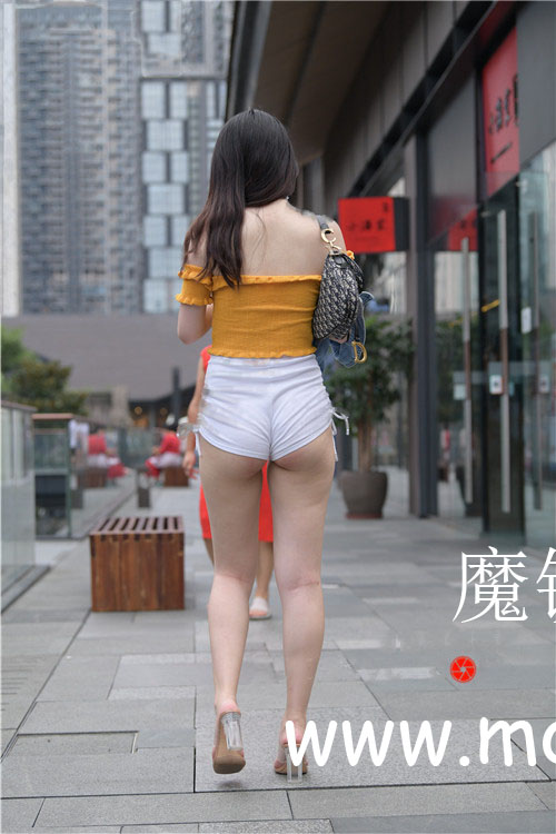魔镜街拍 （套图二）白色短裤月牙美女(375P)[8.46G/JPG]预览图片
