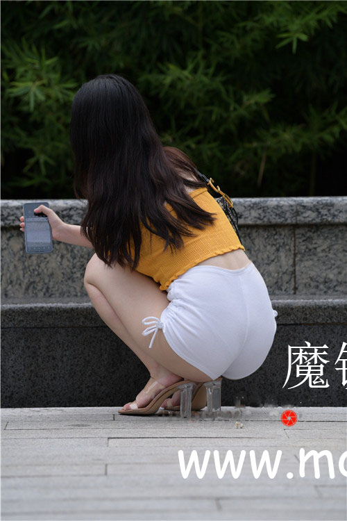 魔镜街拍 （套图二）白色短裤月牙美女(375P)[8.46G/JPG]预览图片