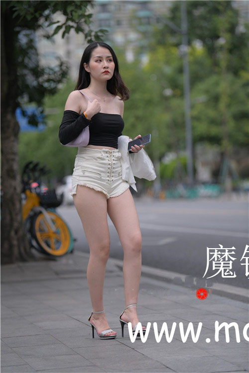 魔镜街拍 （套图二）白色热裤月牙美女(197P)[3.98G/JPG]预览图片