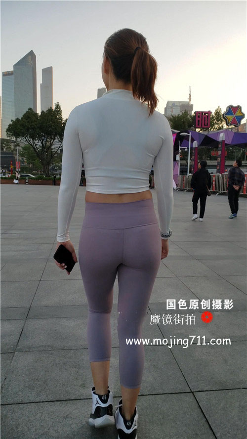 魔镜街拍 （视频二）搭讪紫色瑜伽裤女士 [7.17G/MP4]预览图片