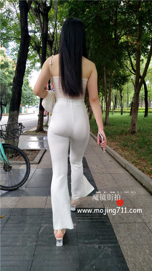 魔镜街拍 （视频）白裤女子[12.83G/MP4]预览图片