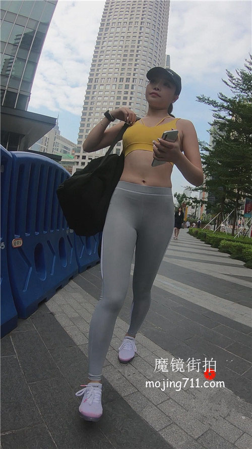 魔镜街拍 模拍喜欢健身的漂亮小姐姐[15G/MP4]预览图片
